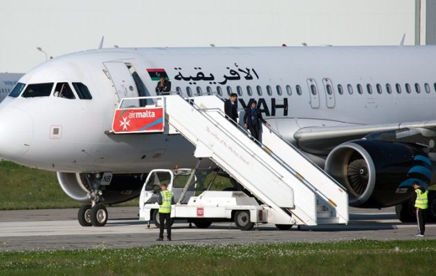 Μάλτα: Ψεύτικα τα όπλα των αεροπειρατών του Λιβυκού αεροσκάφους