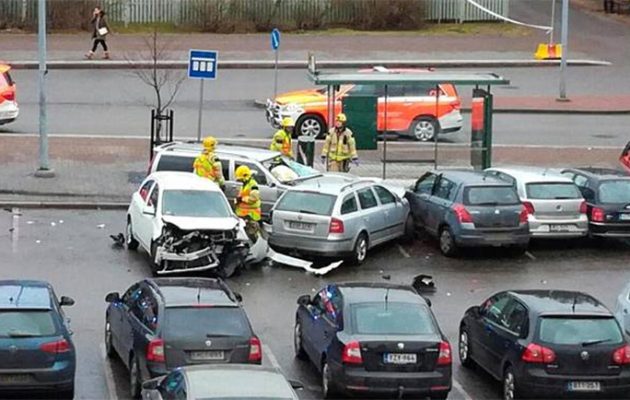 Πανικός στο Ελσίνκι: Αυτοκίνητο έπεσε πάνω στο πλήθος (φωτο)