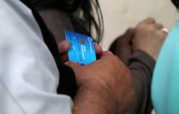 Ποιοι εξαιρούνται από τη χρήση πλαστικού χρήματος για να “χτίσουν” αφορολόγητο