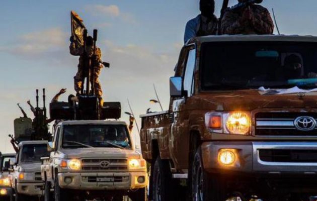 Το Ισλαμικό Κράτος μεταφέρει δυνάμεις από το Ιράκ στη Συρία