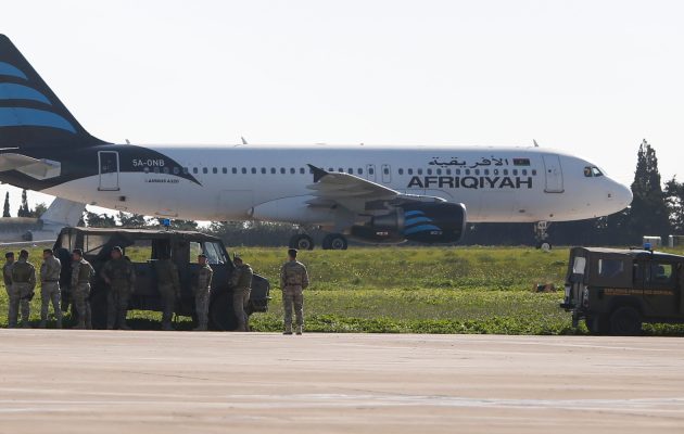 Θρίλερ με αεροπειρατεία σε λιβυκό αεροσκάφος – Προσγειώθηκε στη Μάλτα