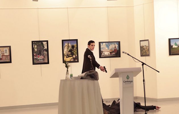 Τουρκία: “Κόκκινο” στη μετάδοση πληροφοριών για τη δολοφονία Καρλόφ