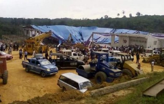 Νιγηρία: Τουλάχιστον 160 μέσα σε εκκλησία όταν κατέρρευσε η στέγη (βίντεο)