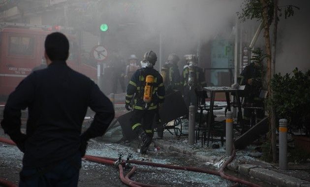 Πλατεία Βικτωρίας: Μία νεκρή και πέντε τραυματίες από την έκρηξη σε καφέ (βίντεο)