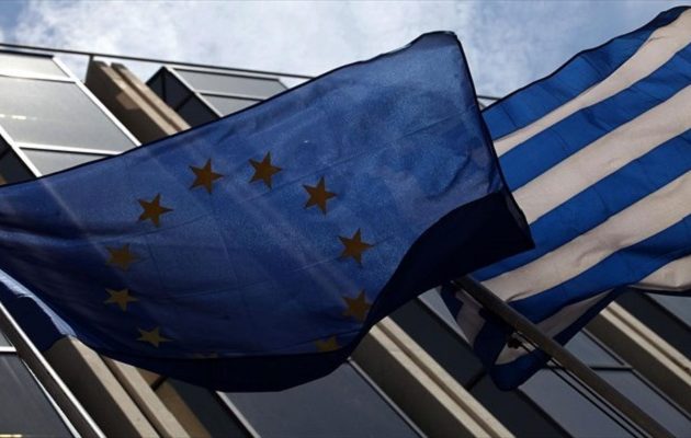 Handelsblatt: Το σχέδιο Κομισιόν για μείωση του ελληνικού χρέους