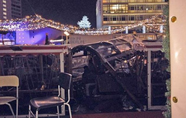 Τρόμος στο Βερολίνο: Φορτηγό “όρμησε” σε χριστουγεννιάτικη αγορά – Εννέα νεκροί (βίντεο)