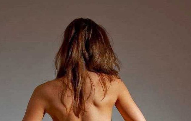 Bελγίδα δημόσια υπάλληλος τα πέταξε όλα μέσα σε υπουργείο!