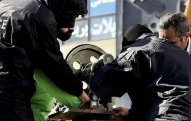 Έκοψαν τα δάχτυλα δύο καταδικασμένων για κλοπές στο Ιράν