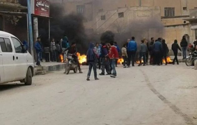 Ξεσηκώθηκαν οι κάτοικοι της Τζαραμπλούς και απαιτούν να φύγουν οι φιλότουρκοι από την πόλη