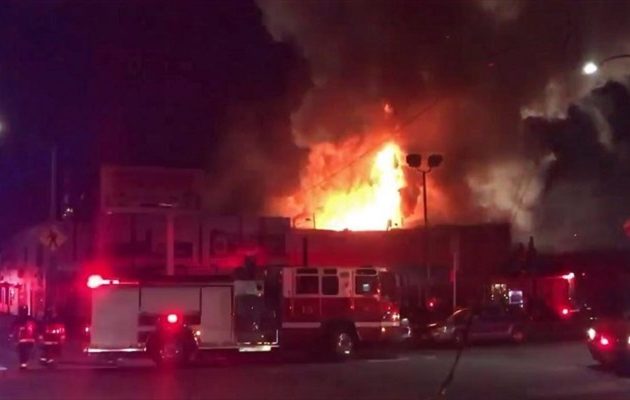 Τραγωδία στην Καλιφόρνια:  9 άνθρωποι κάηκαν και 13 αγνοούνται από πυρκαγιά σε πάρτι