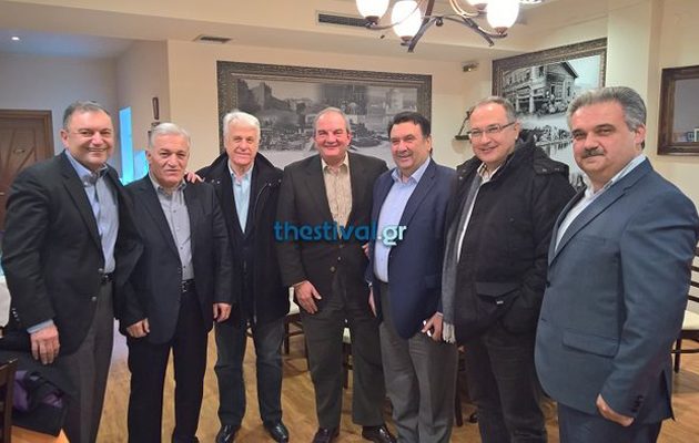 Η συνάντηση Καραμανλή στη Θεσσαλονική και η επίσκεψη πλανόδιου πωλητή