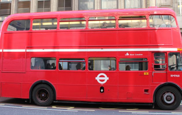 Απίστευτο μαλλιοτράβηγμα γυναικών σε λεωφορείο στην Αγγλία (βίντεο)