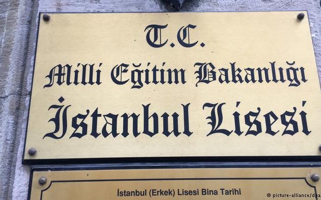 Τα “μαζεύει” η Άγκυρα για την απαγόρευση του εορτασμού των… Χριστουγέννων