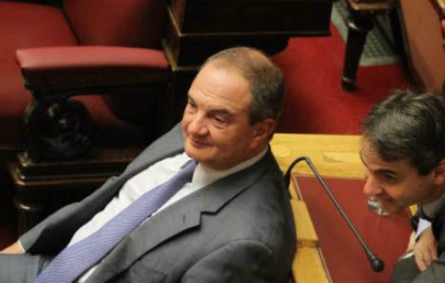 Οργή Καραμανλή και… συνταξιούχων για Μητσοτάκη