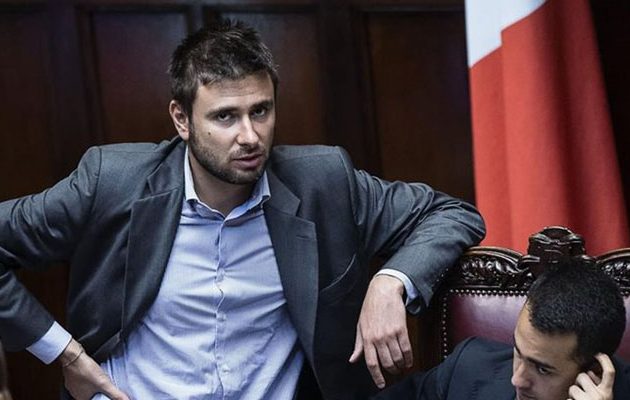 Συνεργάτης του Γκρίλο ζητά δημοψήφισμα για την παραμονή της Ιταλίας στο ευρώ