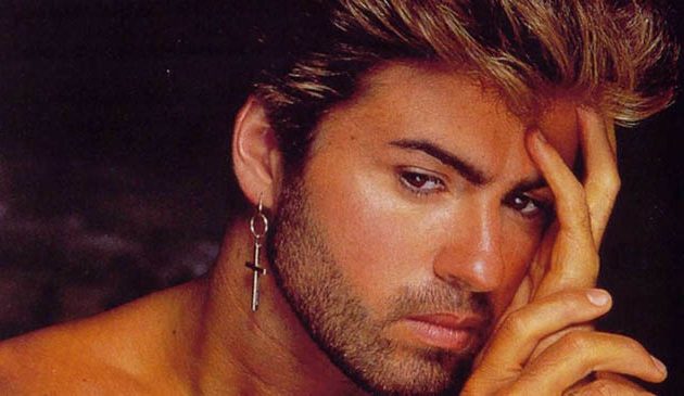 Όταν ο αδικοχαμένος Τζορτζ Μάικλ τραγουδούσε τυλιγμένος με την ελληνική σημαία (βίντεο)