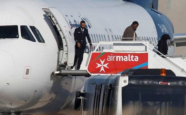 Νέα εξέλιξη στο θρίλερ της Μάλτας: Απελευθερώθηκαν 65 επιβάτες