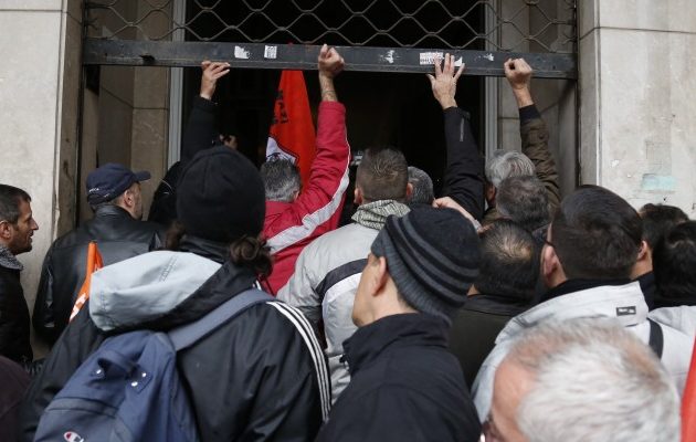 Συγκέντρωση ΠΟΕ-ΟΤΑ: Προσπάθησαν να εισβάλουν στο ΥΠΕΣ (φωτο)