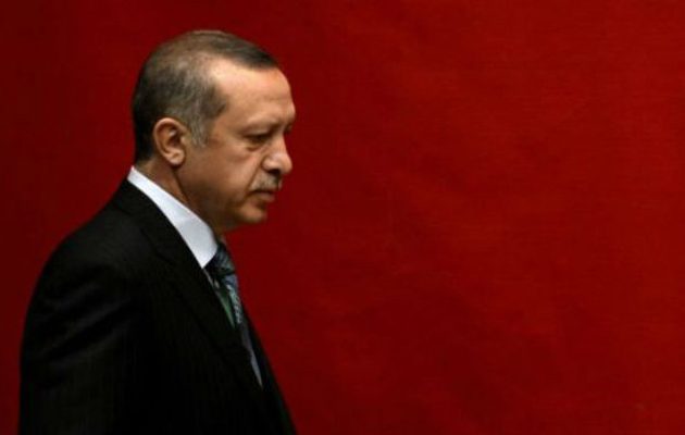 Ο Ερντογάν μετέτρεψε όλη την περιουσία του σε τουρκικές λίρες