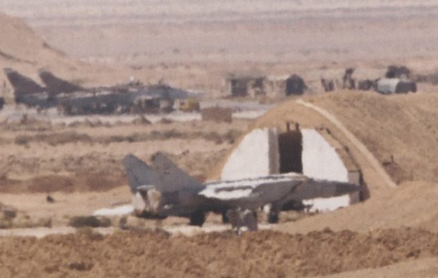 Το Ισλαμικό Κράτος επιτίθεται στο μεγαλύτερο στρατιωτικό αεροδρόμιο της Συρίας