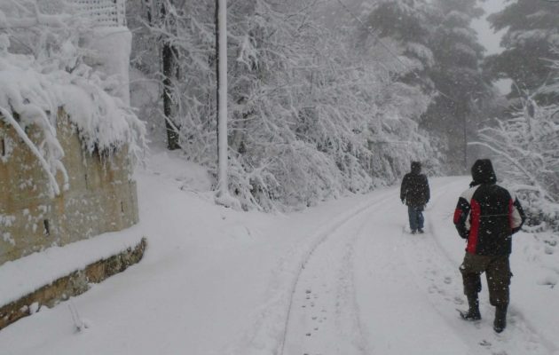 Χιονιάς στη Χαλκιδική – Με αλυσίδες η κίνηση των οχημάτων (φωτο)
