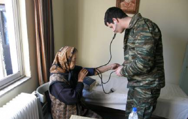 Ο Καμμένος έστειλε οπλίτη γιατρό στην Ερείκουσα