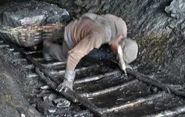 Ανθρακωρύχος  βρέθηκε ζωντανός σε συντρίμμια σεισμού μετά από 17 χρόνια!