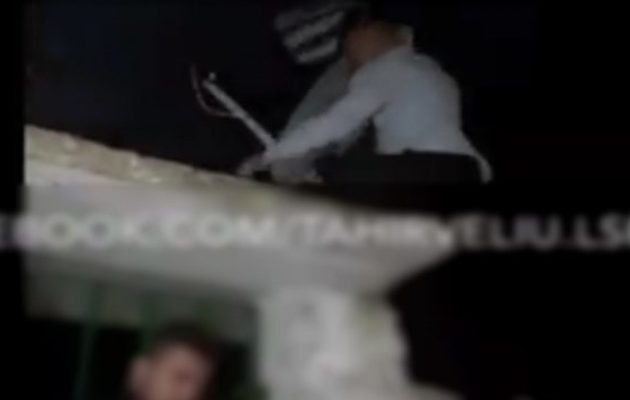 Τρεις Αλβανοί εισέβαλαν σε σπίτι στη Χειμάρρα και κατέβασαν ελληνική σημαία (βίντεο)