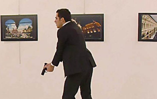 Τι λέει η αδερφή του 22χρονου Τούρκου που σκότωσε εν ψυχρώ τον πρέσβη Καρλόφ