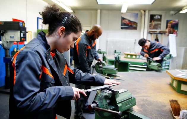 Γερμανία: Φτιάχνουν νόμο για να χρησιμοποιούν οι επιχειρήσεις πρόσφυγες για φθηνά χέρια