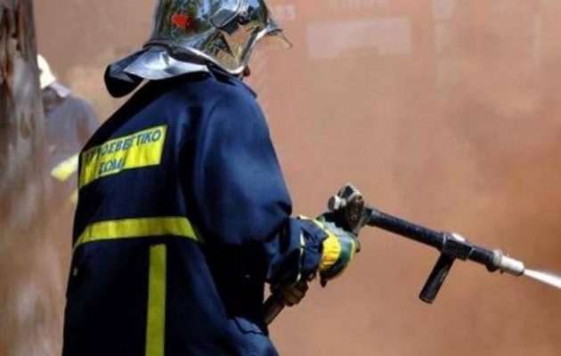 Υπό έλεγχο η φωτιά στο Ελληνικό – Δεν κινδυνεύουν πρόσφυγες