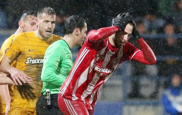 Δεύτερη σερί ισοπαλία για τον Ολυμπιακό – “Κόλλησε” στις λάσπες στην Τρίπολη