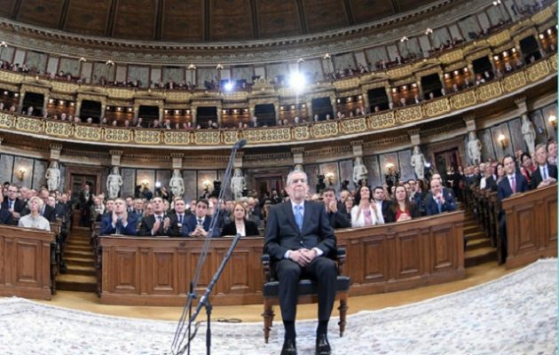 Βαν ντερ Μπέλεν:  Ήρθα προσφυγόπουλο και έγινα Πρόεδρος της Αυστρίας