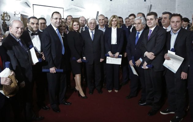 Σε ποιους δημοσιογράφους απονεμήθηκαν τα βραβεία Μπότση