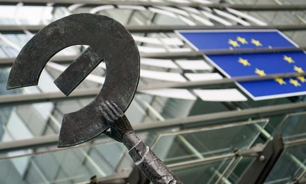 Συνεδριάζει η Ευρωπαϊκή Κεντρική Τράπεζα για να αναθεωρήσει τη νομισματική πολιτική της Ευρωζώνης
