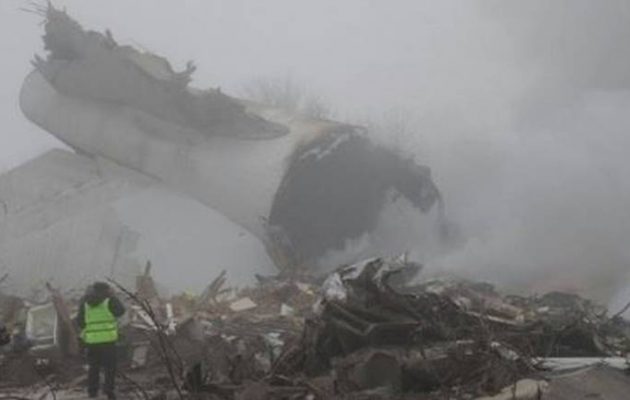 Τραγωδία στο Κιργιστάν: Συνετρίβη αεροσκάφος – 30 νεκροί (βίντεο)