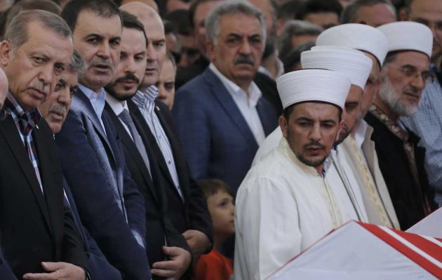 Πανικός στο Βερολίνο: Τούρκοι ιμάμηδες-κατάσκοποι “αλωνίζουν” στη Γερμανία