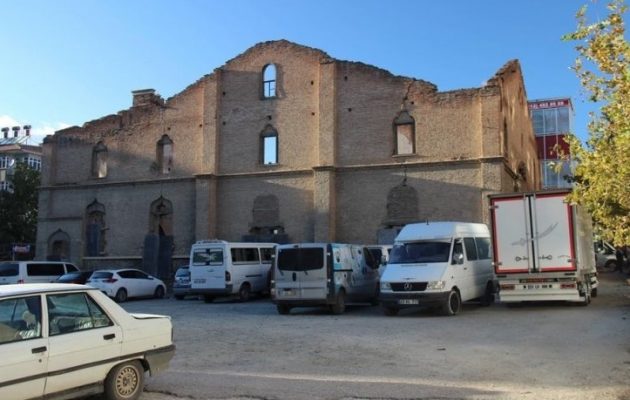 Οι Τούρκοι έχουν κάνει πάρκινγκ αρμένικη εκκλησία 200 ετών (φωτο)