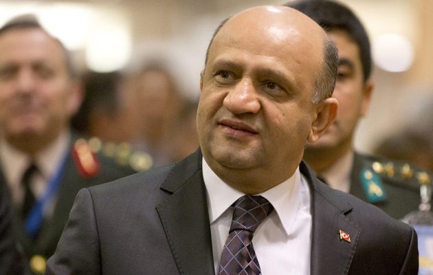 Ο Τούρκος υπ. Άμυνας απειλεί τη Μέρκελ: Μην δώσεις άσυλο στους 40 αξιωματικούς γιατί…