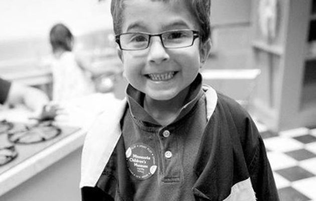 Γονείς άφησαν εφτάχρονο να πεθάνει επειδή “δεν συμπαθούν” τους γιατρούς