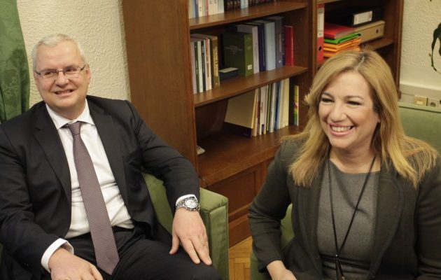 Από το Ποτάμι στην αγκαλιά της Φώφης ο Ιλχάν Αχμέτ