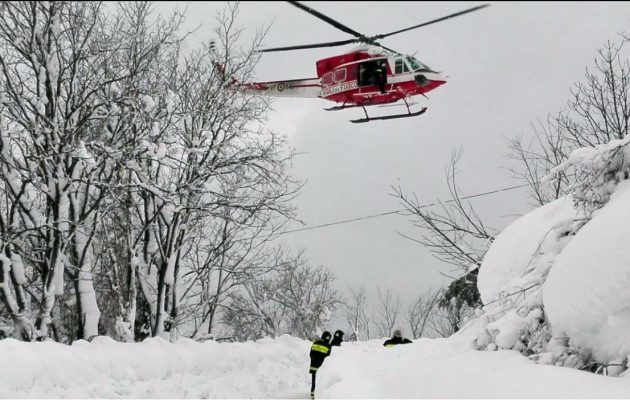 Όλεθρος σε λευκό φόντο – Χιονοστιβάδα καταπλάκωσε ξενοδοχείο – Δεκάδες νεκροί (φωτο+βίντεο)