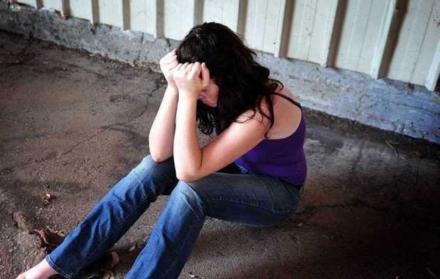 Μάνα ήθελε να γονιμοποιήσει την 17χρονη κόρη της με το σπέρμα του συντρόφου της