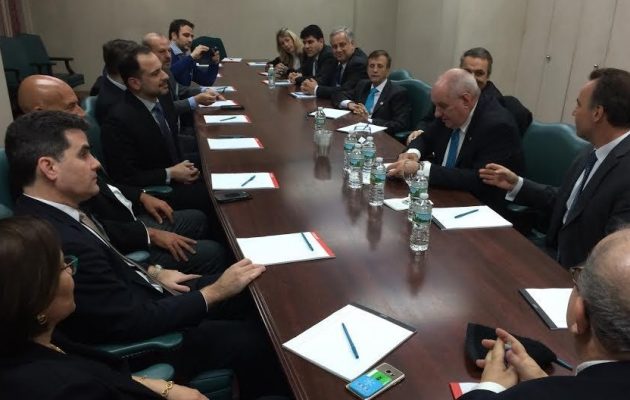 Την επανασύσταση και επανεκκίνηση του ελληνικού λόμπι στις ΗΠΑ ζήτησε ο Κουίκ