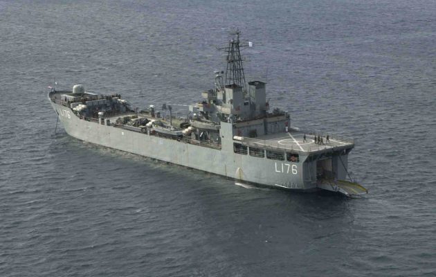 Πλοίο του Πολεμικού Ναυτικού στη Λέσβο για φιλοξενία προσφύγων, με εντολή Τσίπρα