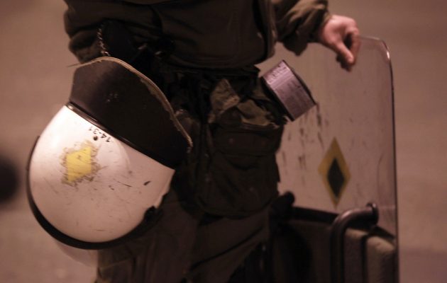 Τριπλή επίθεση τη νύχτα κατά των ΜΑΤ στη Χαριλάου Τρικούπη