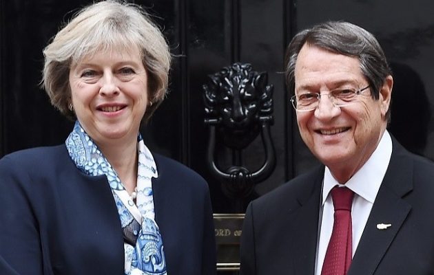 Τηλεφωνήθηκαν Αναστασιάδης-Μέι και τα είπαν για Κυπριακό και Brexit