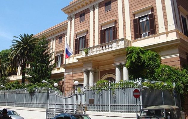 Tουρκία: To όνομα του δολοφονημένου Καρλόφ παίρνει δρόμος μπροστά στη ρωσική πρεσβεία