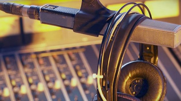Kατέλαβαν ραδιοφωνικό σταθμό στην Πάτρα – Ποια είναι τα αιτήματά τους