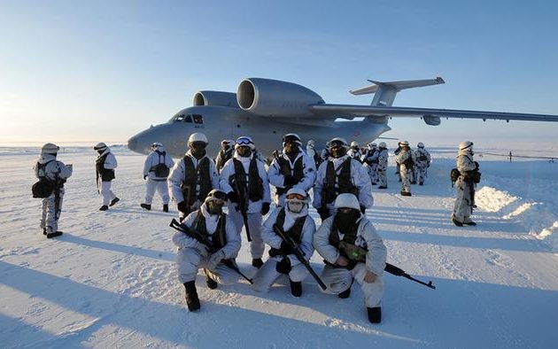 Η Ρωσία χτίζει 100 βάσεις στον Βόρειο Πόλο – Εκπαιδεύει ειδικά αρκτικά στρατεύματα